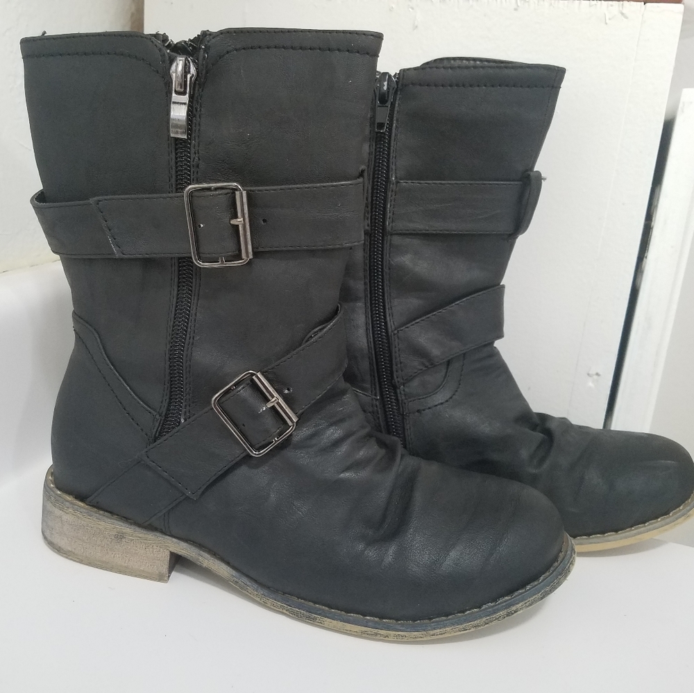 Black zipper Boots